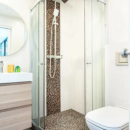 Cocoon In The Heart Of New Contemporary Air-conditioned Apartment